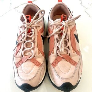 Nike Pink Sneakers Size 6 with Chunky Sole and Breathable Mesh
